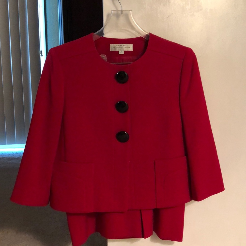Tahari vintage suit never worn! Size 8P